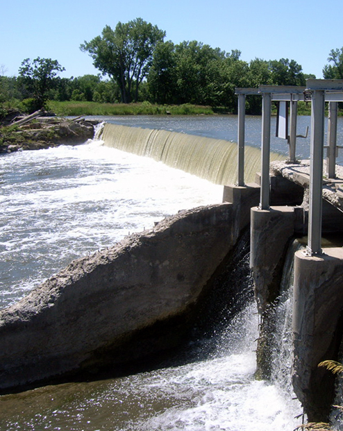 An aging dam at Minnesota Falls.